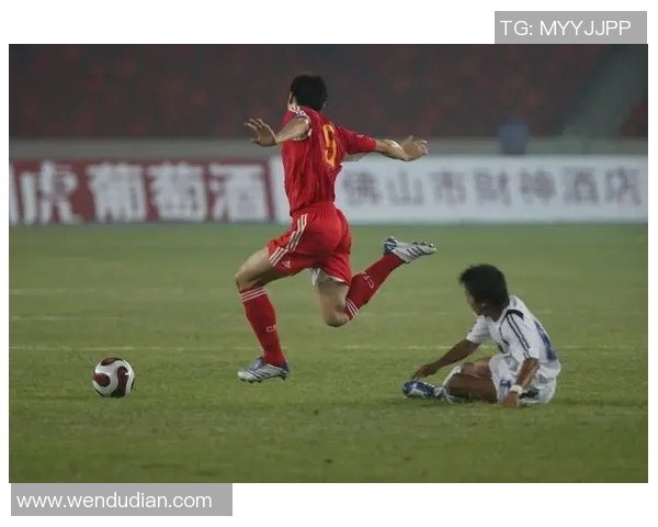 足球历史上最严重受伤的球星盘点他们如何战胜伤痛重返赛场